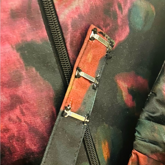 Floral cocktail dress; size 16 - Picture 4 of 5